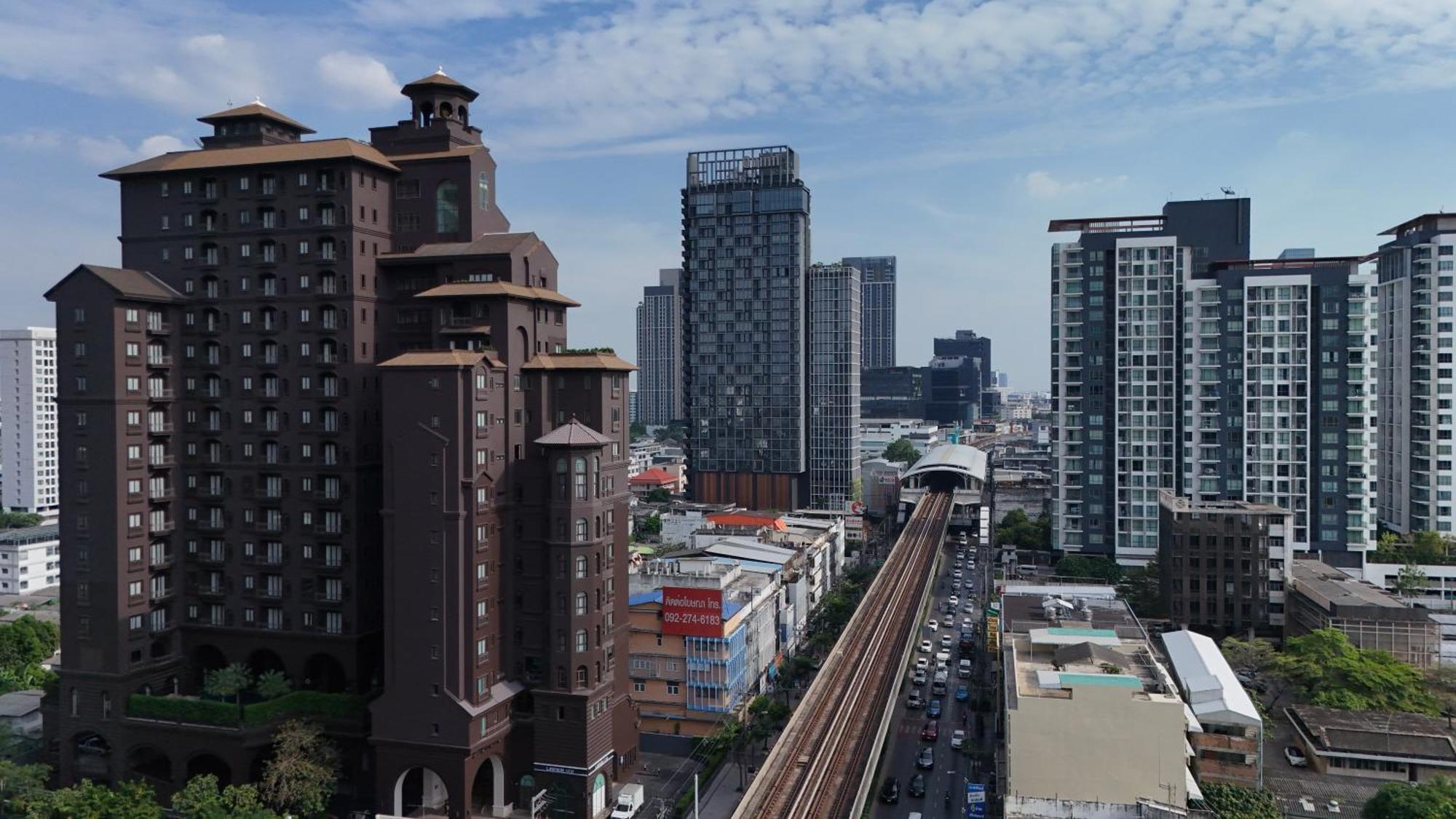 Marriott Executive Apartments Bangkok, Sukhumvit 101 Exterior photo
